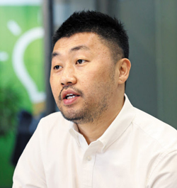 25일 오후 김상현 국대떡볶이 대표가 서울 강남의 사무실에서 최근 논란에 대해 소신을 밝히고 있다. /오종찬 기자