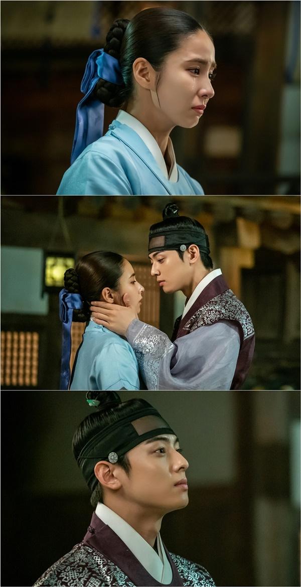 MBC drama Na Hae-ryung (played by Kim Ho-soo / directed by Kang Il-soo, Han Hyun-hee / produced by Green Snake Media) released the sad images of Koo and Lee Lim (Cha Eun-woo) on the 26th.Na Hae-ryung, starring Shin Se-kyung, Cha Eun-woo, and Park Ki-woong, is the first problematic first lady of Joseon () Na Hae-ryung and the Phil full romance annals of Prince Irim, the anti-war mother Solo.Lee Ji-hoon, Park Ji-hyun and other young actors, Kim Ji-jin, Kim Min-sang, Choi Duk-moon, and Sung Ji-ru.In the 37-38th session of the new cadet Na Hae-ryung, Na Hae-ryung mentioned Kim Il-moks forthcoming story and posted an appeal to reveal the truth about the past 20 years ago.Irim also visited the crown prince Lee Jin (Park Ki-woong) to ask for truth, but Lee Jin refused.In addition, Lee Jin has put the rain in the meltdown party, raising the question of whether the truth can be revealed 20 years ago and what will happen to the fate of the three men and women.Among them, Na Hae-ryung and Lee Lims sad two-shot are revealed and they steal their eyes.Two people in the middle of a whirlwind of history are looking at each other and sharing Kiss.Above all, the two people are interested in the reality of marriage and the situation that they have been facing each other 20 years ago and have been ignoring each other.Na Hae-ryung in the public photos is saddened by the tears that eventually seem to be unable to control the emotions that are coming up.In addition, Lee is watching the night sky with no expression as if he was dissuading his mind toward Na Hae-ryung, and the interest of viewers is increasing what will happen to the love of the two people.The last episode of Na Hae-ryung, including Na Hae-ryung and Lee Rim, will air today (26th) night, said Na Hae-ryung, a new employee. We thank the viewers who have been loving for the past four months and hope that you will see how the romance of the Harim will be completed by the end. Im not sure, he said.Na Hae-ryung, starring Shin Se-kyung, Cha Eun-woo and Park Ki-woong, airs 39-40 episodes at 8:55 p.m. on Thursday night today (26th), ending the grand finale.
