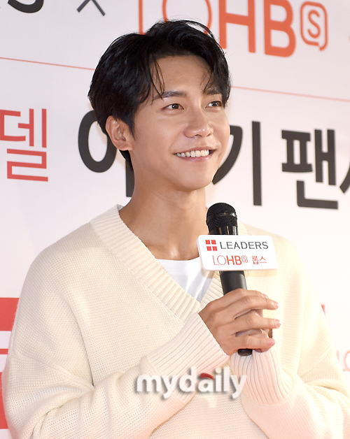 Lee Seung-gi is attending the Liedoskosmatic brand event in Itaewon-dong, Seoul on the afternoon of the 26th.