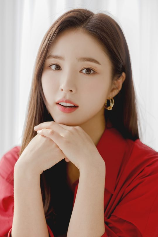 Actor Shin Se-kyung said, Thanks to Cha Eun-woo, the atmosphere of the scene was good.Shin Se-kyung held an interview with MBCs Na Hae-ryung End at a cafe in Nonhyeon-dong, Seoul on the afternoon of the 24th.Shin Se-kyung said, The color of the work was so good. It was not violent, it was not forced to create conflict.When I thought about the overall harmony, I decided to appear on the idea of ​​an harmless drama. As for the love line with Cha Eun-woo, It was good to be like a loco that was not heavy, and it makes no sense for a officer to say everything to Mama and complain to her.I think the freshness and youth that Mr. Cha Eun-woo has has made me feel heavy and awkward, he said. I think Ive made it easier to make a big deal of sense.Cha Eun-woo, called face genius, Shin Se-kyung said, It is great.I do not have to say more. I asked the director how the film was taken on the day when Jung Eun-woo finished his first filming.I liked it very much around the monitor, the director said. Thanks to Jung Eun-woo, the atmosphere of the scene has become much brighter.In the end of the 26th, Na Hae-ryung, Shin Se-kyung played as the first female officer in Korea.
