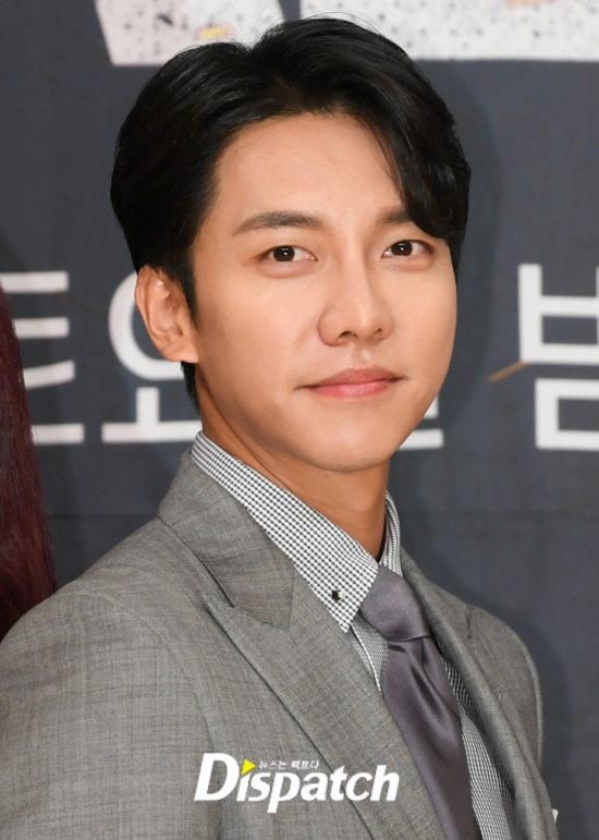 Singer Lee Seung-gi has signaled a legal response to the flammers.Hook Entertainment said on July 27, We will respond legally to malicious slander against Lee Seung-gi, indiscriminate flaming and flammers actions.We have already collected evidence of flaming and flammers, he said. We have delivered the contents to the law firm.The reason for the complaint was also reported: The high-level malicious posts have been continuously uploaded. Lee Seung-gi has been hurt for a long time.I decided that I was no longer able to tolerate it. There will be no agreement or preemption: We will continue to respond to insults, defamation, rumors and spread of our own The Artist.There is no consultation, he said.A previous case of punishment was also reported: In 2016, we sued over 100 Flaming cases, when the majority were fined.We all appealed for the right place, but we proceeded as it was. Hook EntertainmentWe believe that the actions of the Indiscrete Flaming and Flamer against Lee Seung-gi, their artist, have reached an unforgivable level.Despite the fact that it is already scheduled to be punished if this act continues on July 16, 2019, it is still hurting not only the artist himself but also his agency and fans with the Indiscrete Flaming.In order to protect our artist, we will proceed with legal action through law firm Apro (APRO).Ry, a self-described group of Flaming and flammers already collected, has been transferred to law firm Apro (APRO) on September 26, 2019 for the complaint.We filed over 100 complaints against law firm Apro (APRO) and those who spread malicious rumors about The Artist in July 2016, and many of them were punished for more than 500,000 won and less than 1 million won. All of them appealed for goodwill, but only one case was punished without goodwill.In addition to the accusations based on the Ry, we will continue to respond to legal action if malicious slander, such as false information, insults, and defamation, is found to be directed at our artist through continuous monitoring of the flamers.As mentioned earlier, I will once again inform you that all of these acts will be punished under the law without any consultation or prior consultation.Thank you.