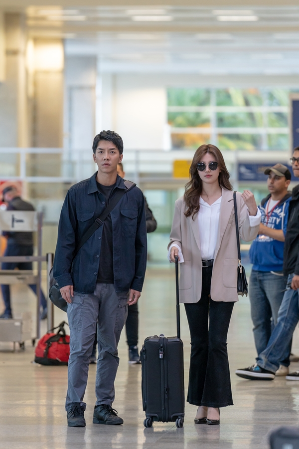Vagabond Lee Seung-gi - Bae Suzy has captured the pole and pole Airport Two Shot, which made Morocco Airport a runway with brilliant visuals.SBS gilt drama Vagabond (VAGABOND) (playwright Jang Young-chul, director Yoo In-sik / production Celltion Healthcare Entertainment CEO Park Jae-sam) is receiving explosive response with the most anticipated move in the second half of the year, which includes spectacular visual beauty, action scenes and solid stories immediately after the first and second broadcasts.As evidenced by this, on the 24th, CJ ENM and Nielsen Korea jointly developed the Consumer Behavior-based Contents Influence Index (CPI) in the third week of September, not only the influential Drama 1st place, but also the overall ranking including non-Drama also ranked first.Above all, in the last two episodes, Cha Dal-gun and Gohari showed a sense of the terrorists responsibility in the crash of a private passenger plane.After showing disagreements over the background of the civil aircraft crash, he wondered whether the civilian stuntman Cha Dal-gun, who had been snarling when he met and the NIS black agent Gohari, who had been pointing at each other by mistaking each other for enemies, would start full-scale cooperation by collecting checks and distrusts toward each other for the truth search hidden in the crash of a passenger plane that caused numerous casualties.In this regard, an Airport two-shot was released by Lee Seung-gi and Bae Suzy, who walk side by side at the Morocco Airport.Unfashionable Chadalgan wore a dark jacket and loose cargo pants, a patented suit, and a bag in a cross, and the best papi confession of the NIS, a veteran, showed a comfortable and stylish sport fashion that matched white blouses, boots-cut black jeans, beige oversized jackets and sunglasses.Especially, like the Airport fashion of drama and drama, the obvious temperature difference is felt in the attitude of the two people, which stimulates the attention.Chadalgan is walking around, looking around with a shimmering gesture and a stiff look, constantly whispering as if to convey something secret, and Confessor is walking with a calm expression, keeping the carrier unwavering and calm.It raises questions about what issues the two men are showing such extreme and dramatic attitudes on, and why Cha Dal-geon, who showed a hard-line feeling that he would never leave Morocco until he caught suspected terrorist suspect Jerome (Yoo Tae-oh), appeared in Airport.Lee Seung-gi and Bae Suzys Airport Two Shot scene was filmed at Tangier Airport in Morocco.The two men, who have become more intimate during the Morocco location, have raised the temperature of the scene by greeting each other as soon as they see each other on the set.And then I was in a long conversation with the story of the work, and when I heard the sound of Yoo In-siks shot, I was immersed in the emotion and focused on the act.Then, I finished shooting with a perfect bing, a perfect bing, in a different position.Celltrion Healthcare Entertainment said, When I met, I felt the authenticity and enthusiasm of the work in the appearance of Lee Seung-gi and Bae Suzy, who talked about the work.It seems that the faithful attitude of Actors has created good results, he said, adding, They are strong actors who have completed the scene by encouraging the field staff without complaining about the uncomfortable location site.Meanwhile, Vagabond is an intelligence action melodrama blockbuster that uncovers a huge national corruption found by a man involved in a civil-port passenger plane crash in a concealed truth.The third episode will air today (27th) at 10 p.m.iMBC  Photo Celltrion Healthcare Entertainment