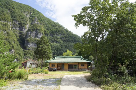 대촌마을 민박집 ‘하늘색꿈’. 5년 전 ‘삼시세끼’를 촬영했다.