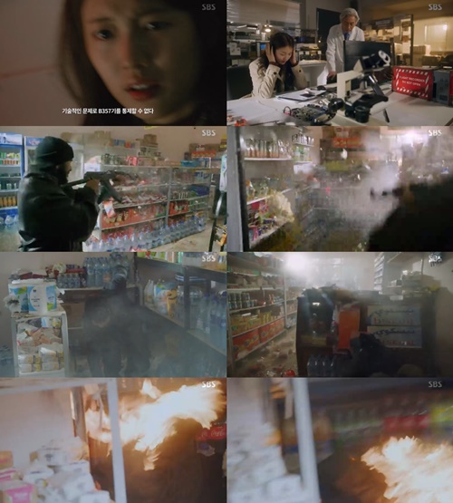 Vagabond Lee Seung-gi, attacked by questionable man...Terrorists work? The Vagabond Lee Seung-gi was attacked.In the SBS gilt drama Vagabond, which aired on the afternoon of the 27th, Cha Dal-gun (Lee Seung-gi) was attacked while Goh Hae-ri (Bae Su-ji) tried to recall the memory of Planes terrorism.On this day, the confession devoted all his energy to remember the Planes Terrorists.Despite hearing the cockpit voice record again, no important memory came to mind.The man followed him into the shop to buy food, and he grabbed a gun and shot the gun.Cha Dal-geon, however, avoided the bullets shot by the man with a quick movement, but Ho-sik (Yoon Na-moo), who was with him, was shot, and Cha Dal-geon quickly escaped the scene.