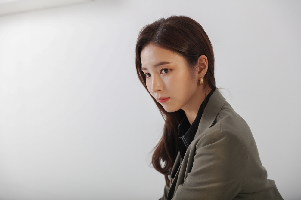 Shin Se-kyung praised Cha Eun-woo for co-working through Newcomer Rookie Historian Goo Hae-ryung.Actor Shin Se-kyung played the role of Rookie Historian Goo Hae-ryung, the first Ada Lovelace () Rookie Historian Goo Hae-ryung in the MBC drama Rookie Historian Goo Hae-ryung (played by Kim Ho-soo/directed Kang Il-soo, Han Hyun-hee).He led the entire drama by completing Rookie Historian Goe-ryung, who is growing up as a true officer, as well as his romance with Lee Lim (Cha Eun-woo).Shin Se-kyung, who met at a cafe in Nonhyeon-dong, Gangnam-gu, Seoul, ahead of the end of the new officer Rookie Historian Goo Hae-ryung, said, After the filming,It was the first time I finished a drama with a much longer co-work than expected.It is a pity and cool to leave the work that I shot for a long time, he said.I am curious and excited about how to accept the ending. Shin Se-kyung, who had poured tears after finishing the last filming, said, On the way to the filming site that morning, my manager told my brother, When I was young, I was tearful, but now I do not feel like that.But I poured tears in less than a second. He confessed, I do not know why, but I was tearful when the bishop told me that he was working hard with a bouquet of flowers. When I think of the female image of Joseon in the 19th century, I think of the first thing that emphasizes family such as marriage, inner life, and parenting.But Rookie Historian Goo Hae-ryung lives the exact opposite of women at the time.Despite the age of being over the horn, the interest of Rookie Historian Goo Hae-ryung is only a new culture.Especially, even in the unfairness, the courage to speak the right values ​​and the determination to take the Ada Lovelace star examination instead of the gentle marriage can confirm the enterprising aspect of Rookie Historian Goo Hae-ryung.Shin Se-kyung said, Although I have done a lot of historical dramas, I have thought that I should have a different idea from Li Dians framework.Shin Se-kyung said, In the middle and late half of the year, I was heavy in dealing with serious and heavy events, but Na Hae-ryung had an unusual aspect unlike Li Dian historical drama characters.I wanted to express those things well, and I tried not to have a hard stereotype about the history and past life I knew. The opposite role Cha Eun-woo and co-work would have been important, too. Shin Se-kyung said, I think Cha Eun-woo played a very big role in producing different colors from other historical dramas.No matter how light ambassadors and light situations are drawn, I was worried that the basic tone would be heavy because it is a historical drama.However, the way Cha Eun-woo expresses itself is unique and different.It seems to have helped me to express freshness because it is different from I should do this with my drama. Shin Se-kyung said, What kind of actor was Cha Eun-woo seen next to him? I have a strange thing, he said. I have a lot of schedules and I was really busy.Even if there was a break in the middle of the shooting, the friend went to another schedule, but the energy itself is very bright.It is positive and there are many laughs. No matter how rationally people control, it becomes difficult when physical strength or condition is bottomed out.It is really hard to act in the heat in that situation, but it was bright enough that I thought that my natural nature was that. I was grateful as a co-worker. Shin Se-kyung also had a hard time with a busy schedule in his early 20s.Its much better now than then, he said. At least we have enough time to know what the schedule is today and check our attitudes.Of course, I dont think that was wrong then.I felt like I was being dragged into the schedule when I did not know what to do tomorrow, he said. So I saw the attitude of the busy friends like Cha Eun-woo, who just said, I thought that bright and positive energy is a temperament that can only be born.kim myeong-mi