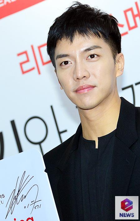 Lee Seung-gi takes legal action against FlamingSinger and Actor Lee Seung-gi agency HOOK ENTERTAINMENT stated this through official SNS on the 28th.Lee Seung-gi said, We have decided that the actions of Indiscrete Flaming and Flamer against Lee Seung-gi, our artist, have reached a level that can not be tolerated anymore.The agency explained that in July, there were a lot of spreaders who were in the finale, but they proceeded without any hesitation, with more than 100 complaints against those who spread malicious rumors.In addition to the accusations based on the Ry, we will continue to respond to legal action if malicious slander such as false facts, insults, and defamation are found to our artist through monitoring of the flamers.In particular, he emphasized that there will never be a settlement or consultation again.Meanwhile, Lee Seung-gi is actively working on SBS drama Baega Bond, entertainment Little Forest and All The Butlers.At the end of last years awards ceremony, he won the SBS entertainment prize.The following is the official position of Lee Seung-gi.HOOK ENTERTAINMENT.We believe that the actions of the Indiscrete Flaming and Flamer against Lee Seung-gi, their artist, have reached an unforgivable level.Despite the fact that it is already scheduled to be punished if this act continues on July 16, 2019, it is still hurting not only the artist himself but also his agency and fans with the Indiscrete Flaming.In order to protect our artist, we will proceed with legal action through law firm Apro (APRO).Ry, a self-described group of Flaming and flammers already collected, has been transferred to law firm Apro (APRO) on September 26, 2019 for the complaint.We filed over 100 complaints against law firm Apro (APRO) and those who spread malicious rumors about The Artist in July 2016, and there were many rumors that were financed from 500,000 won to less than 1 million won. All of them appealed for goodwill, but they proceeded as punishment without any goodwill.In addition to the accusations based on the Ry, we will continue to respond to legal action if malicious slander, such as false information, insults, and defamation, is found to be directed at our artist through continuous monitoring of the flamers.As mentioned earlier, I will once again inform you that all of these acts will be punished under the law without any consultation or prior consultation.Thank you.Photo: eNEWS DB