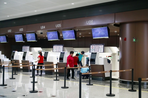 중국 다싱공항 셀프 체크인 창구 (베이징=연합뉴스) 김진방 특파원