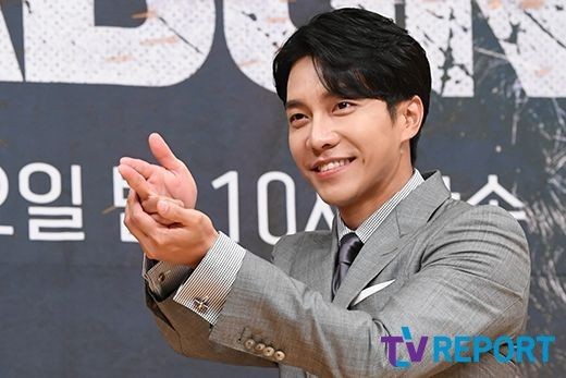Singer and actor Lee Seung-gi has hinted at a legal response to the flammer through his agency.Lee Seung-gi agency HOOK ENTERTAINMENT said on its official Instagram on the 27th, We decided that the actions of the Indiscrete Flaming and Flamer against Lee Seung-gi, our artist, have reached a level that can not be tolerated anymore.The agency said, The data of the Flaming and Flamers already collected have been passed to the law firm on the 26th to sue.Earlier, the agency filed more than 100 complaints in July 2016.There were a lot of rumors that were fined more than 500,000 won and less than 1 million won, and all of them appealed for the righteousness, but only one case was punished as it was punished.Lee Seung-gi added, In addition to the accusations based on the collected data, we will continue to respond to legal action if malicious slander such as false facts, insults and defamation are found for our artist through monitoring of the flamers.Meanwhile, Lee Seung-gi is appearing on SBS drama Baega Bond and entertainment program Death Master.HOOK ENTERTAINMENT.We believe that the actions of the Indiscrete Flaming and Flamer against Lee Seung-gi, their artist, have reached an unforgivable level.Despite the fact that it is already scheduled to be punished if this act continues on July 16, 2019, it is still hurting not only the artist himself but also his agency and fans with the Indiscrete Flaming.In order to protect our artist, we will proceed with legal action through law firm Apro (APRO).Data from Flaming and flamers already collected have been transferred to law firm Apro (APRO) on September 26, 2019 for the complaint.We filed over 100 complaints against law firm Apro (APRO) and those who spread malicious rumors about The Artist in July 2016, and many of them were punished for more than 500,000 won and less than 1 million won. All of them appealed for goodwill, but only one case was punished without goodwill.In addition to the accusations based on the collected data, we will continue to respond to legal action if malicious slander, such as false information, insults, and defamation, is found through monitoring of the flamers.As mentioned earlier, I will once again inform you that all of these acts will be punished under the law without any consultation or prior consultation.Thank you.