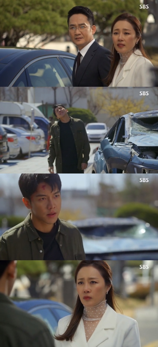 Vagabond Lee Seung-gi faces Moon Jin-heeIn the 4th episode of SBSs Vagabond broadcast on the 28th, Cha Dal-gun (Lee Seung-gi) and Goh Hae-ri (Bae Su-ji) were shown digging into the evil acts of Jessica Lee (Moon Jin-hee).On this day, Cha Dal-gun and Go Hae-ri returned to Korea, and Gong Hwa-suk (Hwang Bo-ra) was waiting at the airport. Cha Dal-gun, Go Hae-ri and Gong Hwa-suk moved to a restaurant and ate together.In the process, Cha Dal-geon came out of the store to receive the phone call, and Cho Boo-young approached Cha Dal-geon.I have not experienced one or two strange things, said Cho. So I came to Mr.Can you tell me what happened at Morocco? You have to get as much evidence as you can to puzzle out the truth, the reality.You should never keep it secret from the NIS. Dont trust the NIS. Prosecutors, police? No one should believe it. Cha Dal-geon reunited with Cho Bu-yeong behind the scenes of his confession.Jo Bu-young said, We are in the next-generation fighter business of $ 10 billion in the country, and John & Mark is the company that benefited the most from this accident.There is a rumor that Dynamics, a strong competitor, will be eliminated. In addition, Cho took Chadalgan to a motel he promised to meet with Whistle Blower.Jo Bu-young went into the motel room alone to protect the identity of Whistle Blower, and Chadal-gun waited outside.Chadalgan headed to the room after Jo Bu-young did not come out for a long time and found him lying down with a knife.Before he died, Cho Bu-young handed over a USB in the form of a ballpoint pen, and at this time, Cha Dal-gun was attacked.There was a chase between the car and the criminal, and the body of Cho Bu-young disappeared while the car was away, and the scene of the accident was cleaned clean.Cha Dal-gun delivered the USB received from Cho Bu-young to Gohari, and Gohari went home and repaired the USB.Inside USB, data related to Kim Song Yuqi (Jang Hyuk-jin) was stored, and Ko Hae-ri immediately called Cha Dal-gun after checking the data.Kim Yuqi has almost 5 billion life insurance. His insurance coverage is six months ago. Oh Sang-mi may be his accomplice.The debt of the bonds is more than 1 billion won, and the insurance money is 10 million won each month. It is a bank loan, he said, suspecting Kim Song Yuqis wife, Oh Sang-mi (Kang Kyung-heon).At the end of the day, Cha Dal-geon was at the meeting place of the bereaved family, and asked, Where is Kim Song Yuqi? Your husband Song Yuqi is alive.Cha Dal-geon was overpowered by other bereaved families and passed out, while Prince Edward Island Park (Lee Kyung-young) moved Cha Dal-geon elsewhere.Prince Edward Island Park, Chadalgan, Gohari and Gonghwa Sook gathered together, and Gohari said, JM Pacific.It was an airline that Kim Song Yuqi went to before leaving, and it belongs to John & Mark. Oh Sang-mi is from the stewardess here. Prince Edward Island Park said: I should have believed Mr Chadalgan in Morocco; I didnt know Jessica would have fallen to this extent.I picked Jessica up this business. I was so ambitious, I thought it was dangerous, and I betrayed myself and went to John & Mark.I should have been careful with Jessica, he said, blaming himself.Gohari said the suicide of John & Mark and the Planes terror accident occurred on the same day, and speculated that John & Mark may have been killed against the Planes terror accident.Chadal-gun and Gohari stayed in the safe house provided by Prince Edward Island Park and dug into Jessica Lees evil deeds.Meanwhile, killer Lilly (Park Ain) was commissioned by Jessica Lee and moved to kill Chadalgan, who passed the death penalty and headed to the venue where Jessica Lee was attending.Cha Dal-geon faced Jessica Lee with an angry expression and raised the tension of the drama.Photo = SBS Broadcasting Screen