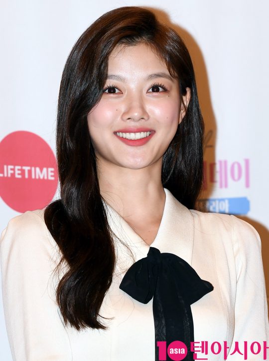 Actor Kim Yoo-jung, who appears on Lifetime Channels new entertainment show Harp The Holiday, said he was sad to miss Korea Food while living in Italy.On the afternoon of the 30th, a production presentation of Harp The Holiday, a new entertainment program for channel lifetime, which is based on A & E Networks, was held at the Four Seasons Hotel in Gwanghwamun, Seoul.Kim Yoo-jung and Yong Seok-in PD attended.Harp The Holiday is an entertainment program featuring the local life of Kim Yoo-jung, who transformed from Italy to Gelato Alba in the morning and into a tourist in the afternoon.Kim Yoo-jung said, I have experienced a lot of what I usually wanted, he said.I did Alba during the day and enjoyed traveling at night to meet the purpose of the program, he said. It was hard because the weather was hot while doing Alba.In particular, he said, I was busy living in Alba at the gelato ice cream store, and I remembered Korea Food as the period of staying in Italy was long. As soon as I got home, I was the first to eat food.The Harp The Holiday will be unveiled for the first time at 5 p.m. on the 30th.