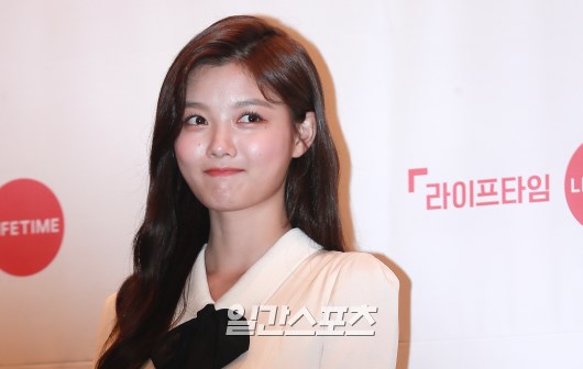 Lifetime TV Harp Holiday is an entertainment program that tells the story of Actor Kim Yoo-jung, a twenty-one-year-old Kim Yoo-jung, not Actor, and will be released for the first time through the Lifetime Digital Channel at 5 pm on the 30th.