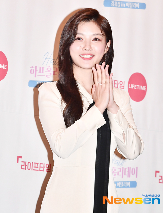 Kim Yoo-jung takes first challenge to Alba at ItalyOn September 30, at 3 pm at the Four Seasons Hotel in Gwanghwamun, Seoul, a production presentation of the Lifetime new entertainment program Harp The Holiday in Italy (hereinafter Half The Holiday) was held.Actor Kim Yoo-jung and Yong Seok-in PD attended the ceremony.Harp The Holiday is the first Nomad travel entertainment in Korea to capture Kim Yoo-jungs departure to Italy and the process of living as a part-timer in the morning and as a Mediterranean traveler in the afternoon.I will show my life as an actor for a while and show the story of 21-year-old human Kim Yoo-jung as it is.Especially, it is expected to show off the aspect of hobby rich which was not shown well through broadcasting.On this day, Yong Seok-in PD asked, Why did you cast Kim Yoo-jung? Yu-Jeong, who was seen on TV, was hard at all, and was an image of a young woman representing her 20s.I thought about making content that I would enjoy vacationing in the time I was doing Alba, but when I went to the store, there were so many customers, and it was a really hard place for beginners to work.I opened at 5 am and opened until 12 pm, but the guests were not going to stop. I thought I was going to work. I have a little feeling for Mr. Yu-Jeong.I have suffered a lot unexpectedly. I am working on the second half so that the images will melt well into the broadcast. Kim Yoo-jung said, I felt like I had experienced a lot of things I wanted to experience, so it was a very good memory. I had a little trouble in Taji with PD.We had Alba in the morning and vacation in the afternoon to meet the purpose of Harp The Holiday, but Alba was too busy and hard than I thought.We missed Korean food and we were very sad, but it was good because we seemed to have enjoyed it. Kim Yoo-jung, who first appeared in a solo entertainment program, said, The entertainment itself was unfamiliar.I was worried, but I talked to PD about my favorite hobbies and things I wanted to do when I was resting at the pre-meeting. So he was interested and discussed with me.I was very interested in traveling in a place called Italy and trying to do Alba I wanted to experience.Kim Yoo-jung said, Even if I want to do Alba in Korea, the Friends family tells me, Just stay home. I wanted to do a lot of such experiences.Acting itself is a job that tells peoples lives and makes them feel emotional. I wanted to experience that, but it was good to have a chance. In particular, Kim Yoo-jung answered honestly, It was a lot hard when asked, Did not Alba have a lot of hardship?I have been playing a lot of Alba in my previous work.I did it with the intention of I want to represent the hearts of the peer friends because it was a role of the student, but it was really hard to actually try.It was much harder than I dared to think. Finally, Kim Yoo-jung said, It was a travel program, a program to experience Alba.I thought that my peer friends might not be exactly the same or similar to me, but I still wanted to express that I am living with this experience with this feeling.  I also thought that my friends and peer friends would be able to relax their stress while watching. The first broadcast on Thursday at 8:30 p.m.Kim Myung-mi / Lee Jae-ha