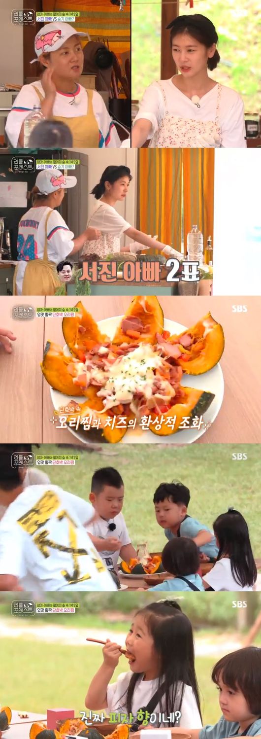 Lee Seung-gi, Lee Seo-jin and Jung So-min showed off their skills for the Little.In the SBS Monday entertainment Little Forest: Summer of the Tick-Buck (hereinafter referred to as Little Forest) broadcast on the 30th, Lee Seo-jin x Lee Seung-gi x Jung So-min x Park Na-rae was portrayed to create new memories for Little.Lee Seung-gi planned to make a swing saying that he would like to enjoy a lot of things he can do in the forest, and Lee Seo-jin was worried that he was unsettled.Lee Seung-gi found a tree to make a swing with Lee Han-i, and Seung-gi wrapped a line around a stone and threw it on a tree, but he made a mistake and Lee Han cheered for be strong.Lee Seung-gi succeeded in Lee Han-yis support, and asked Lee Han-yi, I will send Kim Jin-hee to him like that. Lee Han-yi said, Heh, I do not accept my letter.Lee Seung-gi then completed the outing swing; Lee Seung-gi was the first to board after first testing and confirming her strength before picking up the children.Lee was delighted with his smile.When Jung So-min came to see the news that the swing was completed, he boarded for the second time. Jung So-min also enjoyed the thrill, saying, Its so funny.Little ones swinged one after another, but the children were scared, and Lee Seung-gi was riding, and Lee Seo-jin said, The outer line is too scary for the children.I went into making a two-line swing.Lee Seo-jin looked at the swing he made and said, It seems to be Kim Jin-hee and Yunas date place.The two little girls enjoyed their date and had a good time.Park Na-rae and Jung So-min prepared food for Little, and Park Na-rae told Jung So-min, If you tell me to Choice Father among Lee Seung-gi and Lee Seo-jin, who will Choices?Both of them chose Seojin Father.Jung So-min said, Its good to graze, and Choices said, and Park Na-rae is too passionate about winning Father. I think the same thing.Seojin Father is secretly attractive. The two made a pumpkin duck steamed.Lee said he liked onions to the two people, and Park Na-rae praised Lee for saying, The food has changed a lot here.Little people admired the visuals, saying, Its like a pumpkin flower. Little people who tasted it, thumbs out and say, Its honey. Its really delicious.Somin then told Brooke, Grace and Kim Jin-hee that they should take care of the puppys. Little said they wanted to meet the puppys quickly, saying, We should give milk and give rice.Somin asked for a song that was a force to drive. Brooke called her grandmothers favorite song, and she called Sunflowers Love and Somin was surprised to say, How do you know that song?I then met with the poppy.The owner of the puppy told the puppy how to feed them, and the little ones picked up the puppy and headed home again.Jung So-min said he started something with sawing and made it the first sawing to Lee Seung-gi and Park Na-rae, saying it was a poppy house entrance.Lee Seung-gi assisted in the work of Jung So-min as an assistant.Jung So-min was a scathing, sawing success, and a pretty puppy house made it, so Little took the puppy out and moved it to the house and gave it milk.He then cleaned the puppy by cleaning up the pooch himself as the puppy packed the pooch.Jung So-min, who watched this, said, The children are also fragile John Jan. ... I was warmed to see them protecting weaker puppy than themselves.Later Lee Seo-jin, Lee Seung-gi, Park Na-rae and Jung So-min prepared a surprise event to welcome the last Little Lee.Little Forest broadcast screen capture