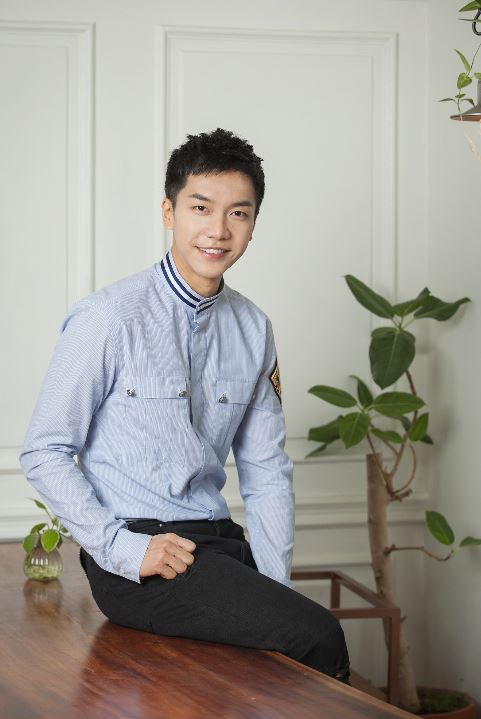 Lee Seung-gi goes into court actionLee Seung-gis agency, Hook Entertainment, said on the official SNS on the 28th, We decided that the act of flaming and flammer against Lee Seung-gi, our artist, has reached a level that can not be tolerated anymore.The agency said, Flaming, the flamers have already collected Ry and have been transferred to law firm on the 26th for the complaint.This is not the first time Lee Seung-gi has taken legal action against Flaming.Earlier in 2016, he also filed more than 100 complaints against the spread of malicious rumors.Hook Entertainment said, There were a lot of rumors that were fined more than 500,000 won and less than 1 million won. They all appealed for goodwill, but they proceeded as punishment without any preemption. We will continue to take legal action if malicious slander such as false facts, insults, and defamation is found through monitoring, he said. We will be punished according to the law without any consultation or preemption for all of these acts.Lee Seung-gi is appearing on SBS drama Baega Bond, entertainment program Little Forest and All The Butlers.