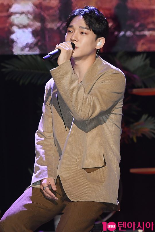 EXO Chen held a second mini album To Love You sound concert at the Seoul Gwangjang Dong Yes 24 live hall on the afternoon of the 1st.The title song What We Should Do (Shall we?) is a retro pop song with sophisticated mood and romantic melody created by standard classical pop arrangements.