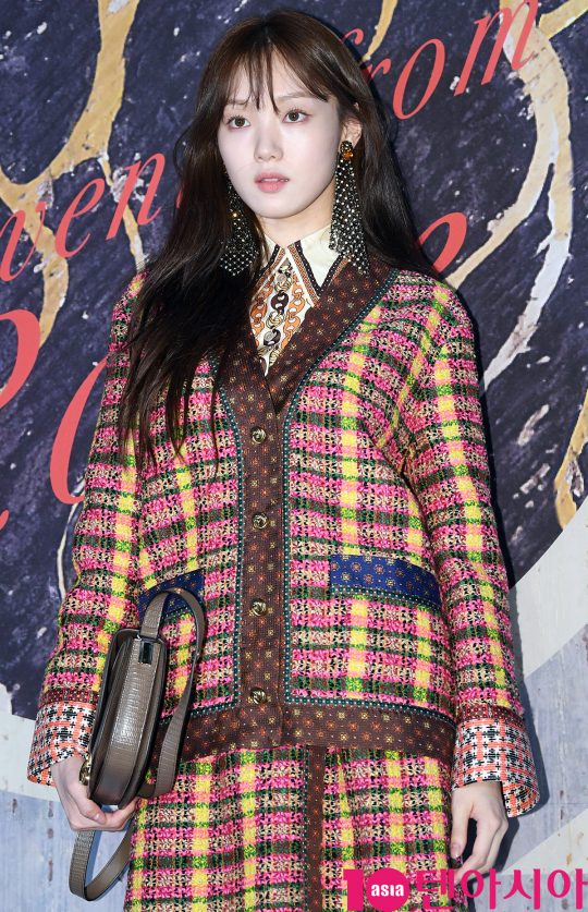 Actor Lee Sung-kyung poses at the Gucci photo call event held at Cafe in Seoul on the afternoon of the afternoon.