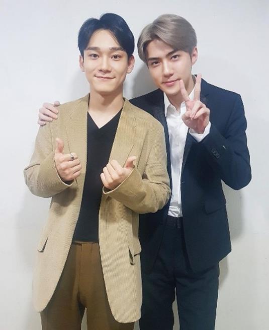 EXO members Chen and Sehun have revealed their hot friendship.On the 1st, EXO official SNS said, Chen second Mini album To you who love you Concert surprise MC appeared!I posted a picture of Chen and Sehun with the article What do we do? And I would like to love you a lot.In the photo, Sehun is doing V with his hand on Chens shoulder, and Chen is posing with both hands.In particular, both of them smiled and shook the hearts of fans with warm friendship shots.On the other hand, Chen released Mini album To You Love on the same day and will participate in SBS Super Concert in Incheon performance on the 6th.