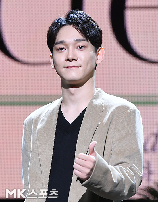 EXO Chen held a concert commemorating the release of his second mini album Dear My Dear at Yes24 Live Hall in Gwangjin-gu, Seoul on the afternoon of October 1.Chen posing before the sound reverberation.