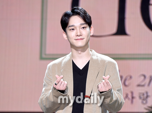 Group EXO Chen is expected to sweetly color the outumn music industry with the new song What to Do.Chen held a concert commemorating the release of his second Solo mini album Dear My Dear at the Yes 24 Love Live! Hall in Gwangjang-dong, Gwangjin-gu, Seoul on the afternoon of the 1st.This is the Solo god in six months since Chens mini-album April, and Flower, which was introduced in April.The title song Beautiful goodbye was released to the top of domestic and overseas music charts and announced the successful Solo debut.This title song, which was newly released with a more mature sensibility, is What We Do (Shall we?) and a retro pop song by hitmaker Kenzie.In the lyrics, the frank mind of a man who does not want to break up with his opponent late at night is released with analog sensibility, and Chens trendy vocals are expected to capture the autumn music industry that will add to the charm of the song.Chen said, I received too much love to think of it as my first album. So I prepared a mini album in six months with gratitude rather than greed. I was soon out to repay the love I received, rather than do what I wanted to do, he added.If the last album contains the season of Spring, this time I gathered it with songs that match the autumn, he said.Chen, who set the concept himself.If the last album was to say what I wanted to say and what I wanted to say for a long time, this album was to return love first, so I naturally got it as a letter format concept.So I also wrote the title To you, I love you. I think it would be nice if you could see this album as a letter I want to convey. Chen also said, It is not my taste, he said, but it is a genre that has attracted a lot of attention these days.When I said I was doing it, I thought I might just follow the trend, but I thought it would be better to open it up and listen to a lot of stories.So last time I said, I want to do this, this time I asked, What would you like when I did it?Then I think theres a much better album out there than I expected - I have no regrets, he said.Chen said, I do not wait for the time to make an intention as an artist. I think it is best to do it now.I do not want to regret it when time passes. I still do not expect to be in the top spot, of course, there was a burden of love I received during my first Solo album, and of course I was worried about what to do if I fell.But as time goes by, it seems to be put down more. This album includes the Brit pop song My Dear in which Chen participated in the songwriting, the ballad song Amaranth which conveys the message of longing and sincere consolation for the lover, the acoustic song Hold you right which sings the warmth that you feel when you embrace your loved one, There are six songs, including the song You Never Know and the warm healing ballad Good Night.Especially on this day, EXO member Sehun appeared as MC and attracted attention.Its the first time Ive ever been in charge of MC, he said. I volunteered to do MC first for Chen.Sehun said, Chen continued to listen to the members of the Solo new song and asked for their opinions and showed a really hard work. I think it will be very good.On the other hand, Chen will be hosting live broadcast Dear FM Love to You, Chen on the EXO channel at 5 pm today (1st).Just before the release of the new album, he will transform into a radio DJ and plan to tell various stories such as new song spoiler and album work behind-the-scenes.On the 2nd day of the 12th, MBC FM4U will appear in Noons Hope Song Kim Shin Young.