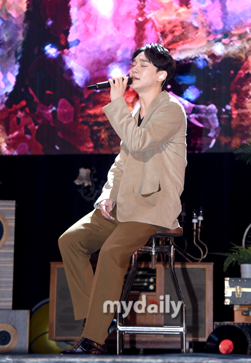Group EXO Chen is expected to sweetly color the outumn music industry with the new song What to Do.Chen held a concert commemorating the release of his second Solo mini album Dear My Dear at the Yes 24 Love Live! Hall in Gwangjang-dong, Gwangjin-gu, Seoul on the afternoon of the 1st.This is the Solo god in six months since Chens mini-album April, and Flower, which was introduced in April.The title song Beautiful goodbye was released to the top of domestic and overseas music charts and announced the successful Solo debut.This title song, which was newly released with a more mature sensibility, is What We Do (Shall we?) and a retro pop song by hitmaker Kenzie.In the lyrics, the frank mind of a man who does not want to break up with his opponent late at night is released with analog sensibility, and Chens trendy vocals are expected to capture the autumn music industry that will add to the charm of the song.Chen said, I received too much love to think of it as my first album. So I prepared a mini album in six months with gratitude rather than greed. I was soon out to repay the love I received, rather than do what I wanted to do, he added.If the last album contains the season of Spring, this time I gathered it with songs that match the autumn, he said.Chen, who set the concept himself.If the last album was to say what I wanted to say and what I wanted to say for a long time, this album was to return love first, so I naturally got it as a letter format concept.So I also wrote the title To you, I love you. I think it would be nice if you could see this album as a letter I want to convey. Chen also said, It is not my taste, he said, but it is a genre that has attracted a lot of attention these days.When I said I was doing it, I thought I might just follow the trend, but I thought it would be better to open it up and listen to a lot of stories.So last time I said, I want to do this, this time I asked, What would you like when I did it?Then I think theres a much better album out there than I expected - I have no regrets, he said.Chen said, I do not wait for the time to make an intention as an artist. I think it is best to do it now.I do not want to regret it when time passes. I still do not expect to be in the top spot, of course, there was a burden of love I received during my first Solo album, and of course I was worried about what to do if I fell.But as time goes by, it seems to be put down more. This album includes the Brit pop song My Dear in which Chen participated in the songwriting, the ballad song Amaranth which conveys the message of longing and sincere consolation for the lover, the acoustic song Hold you right which sings the warmth that you feel when you embrace your loved one, There are six songs, including the song You Never Know and the warm healing ballad Good Night.Especially on this day, EXO member Sehun appeared as MC and attracted attention.Its the first time Ive ever been in charge of MC, he said. I volunteered to do MC first for Chen.Sehun said, Chen continued to listen to the members of the Solo new song and asked for their opinions and showed a really hard work. I think it will be very good.On the other hand, Chen will be hosting live broadcast Dear FM Love to You, Chen on the EXO channel at 5 pm today (1st).Just before the release of the new album, he will transform into a radio DJ and plan to tell various stories such as new song spoiler and album work behind-the-scenes.On the 2nd day of the 12th, MBC FM4U will appear in Noons Hope Song Kim Shin Young.