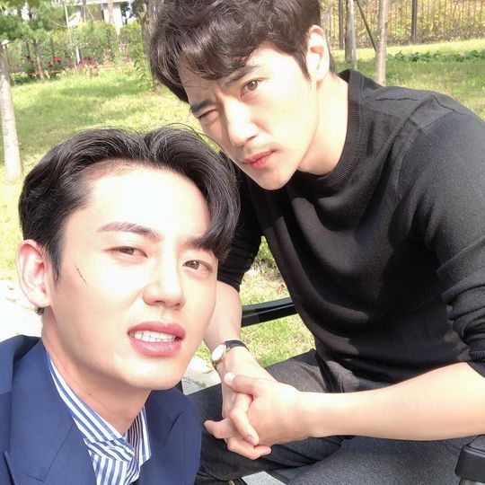 .Actor Lee Ji-hoon will appear on KBS 2TVs new Drama 9.9 billion women.Lee Ji-hoon posted three photos on October 1 with an article entitled Women shooting a very cool rainfall type of 9.9 billion women in his personal instagram.Lee Ji-hoon in the photo is making an open expression, and Actor Kim Kang-woo is winking next to it.Lee Ji-hoons right cheek shows a clear wound, which stimulates curiosity about what scene he would have shot in the Drama with Kim Kang-woo.Lee Ji-hoon shook his girlfriend by playing Min Woo-won in the MBC Drama New Entrepreneur Koo Hae-ryong which recently ended.Lee Ji-hoon immediately chose KBS 2TV Drama 9.9 billion women as his next work.Choi Yu-jin