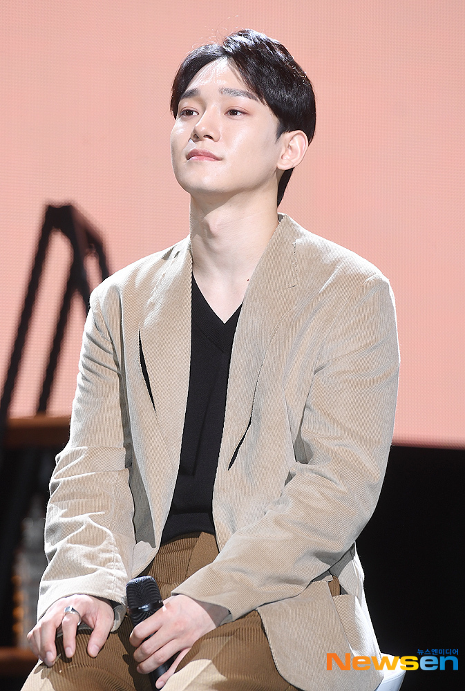 Singer EXO Chen has a talk time at the second mini-album To Love You sound concert held at the Seoul Gwangjin District Yes 24 Live Hall on October 1st.useful stock