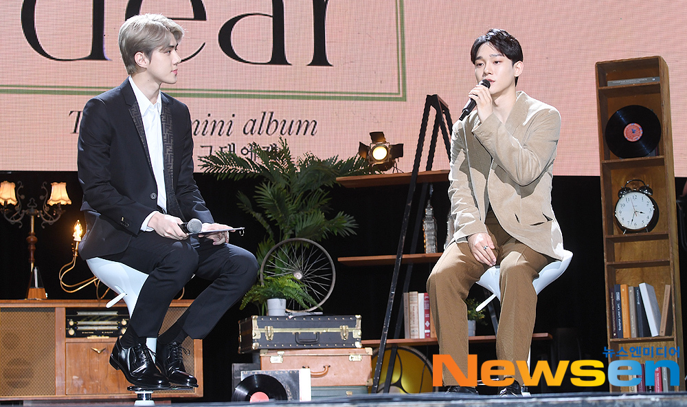 Singer EXO Chen has a talk time with the progress of member Sehun at the second mini album Love to You Concert held at the Seoul Gwangjin District Yes24 Live Hall on the afternoon of October 1.useful stock