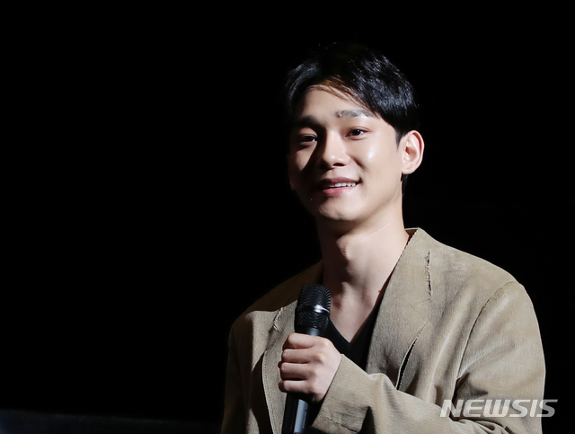 Earlier, Chen announced his first Mini album April, and Flowers in April, which was recognized for its potential as a solo.iTunes Top Album Charts ranked # 1 in 33 regions in the world and # 1 in domestic music charts.The title song for this album, To You Love is What Do We Do? Retro Pop, which hitmaker Kensi worked on.I sang the frank mind of a man who did not want to break up with his opponent late at night with analog sensibility.Retro Pop is not the genre Chen usually thought of; he never intended to follow that genre as fashionable, but the mind that opens up the possibilities and prepares.If you sang comfort with your first album, this time I wanted to include everything in love, he added.The album featured six songs with a deep emotion, including a Britpop To You, a song that depicts a beautiful love story even by participating in the songwriting, and a ballad that conveys a message of nostalgia and comfort to the lover.