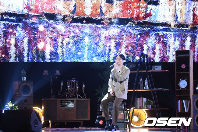 EXO Chen The second Mini album To You Love Concert was held at Yes24 Live Hall in Gwangjin-gu, Seoul on the afternoon of the 1st.EXO Chen is showing off the stage.