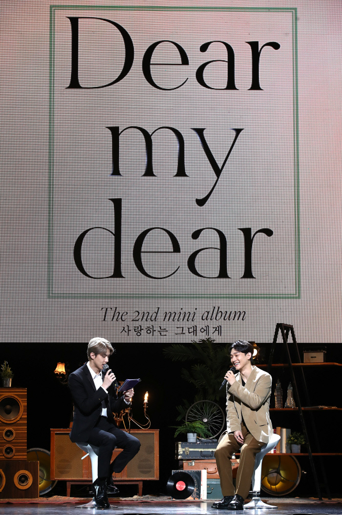 The way I approached the album was pure. I think my Solo is honest.The appearance of the K-pop group EXO, which is the most popular of the time, and the Main Vocal Chen, which takes a climax point among the voices of the EXO, was simpler than I thought.Everyone knows him as a star who has a brilliant appearance and travels around the world, but the words he really wants to tell were the music of comfort, healing and cheering that came close but powerfully.Chen released his second album as Solo, only six months after the first April, and Flower in Solo in April.Unlike EXO, which had a somewhat bad image or a bad mans feeling, Chens first album conveyed a comforting image represented by flowers.The public responded to his natural transformation, and he also got a new image as an organic ballader.This album is like a hand letter that he shows after a long worry about his direction.I prepared with gratitude for the unthinkable love Ive received since I released my first album, he said in a showcase commemorating the release of his second mini album, To You Love, at Yes24 Live Hall in Gwangjin-gu, Seoul, on the afternoon of the 1st. I prepared it with the idea that I wanted to repay the love I received rather than to do what I wanted to do.Overall, the album shows the sensibility of ballads in the late 1980s and early 1990s, which are now consumed as retro or retro.Especially, the title song What to Do is a typical composition of ballads that sounded the hearts of girls at that time, even the bass playing technique that gives a proper echo to the introduction part that starts with a pure synthesizer piano.But for Chen, who was born in 1992, this was a new genre that I have never experienced.I didnt know that the composer Kensi wrote this song, and everything was new, he said. My taste was not really this way.I was wondering if Retro was going to be vaguely following it because it was a trend these days, he said. But this time I left it open and heard a lot of stories.Some of them were stubborn and I thought it was important to do what they could do now.Chen was a person who did not live in the day, and he cited pureness as a way to approach emotion.I thought of innocence rather than worrying about having to go back at the time, he said. I chose to call it blunt, as if I were talking about it without using too much technique on stage.As for Chens sentiments, which are different from EXO, he said, If I see in EXO, I have a glamor. In Solo, I chose honesty rather than glamor.I thought that I should have my thoughts in making an album. EXO Chens second Solo album, Dear You, which conveyed the desire that everyone who listens will love you, can be heard on various soundtrack sites from 6 pm on the 1st.