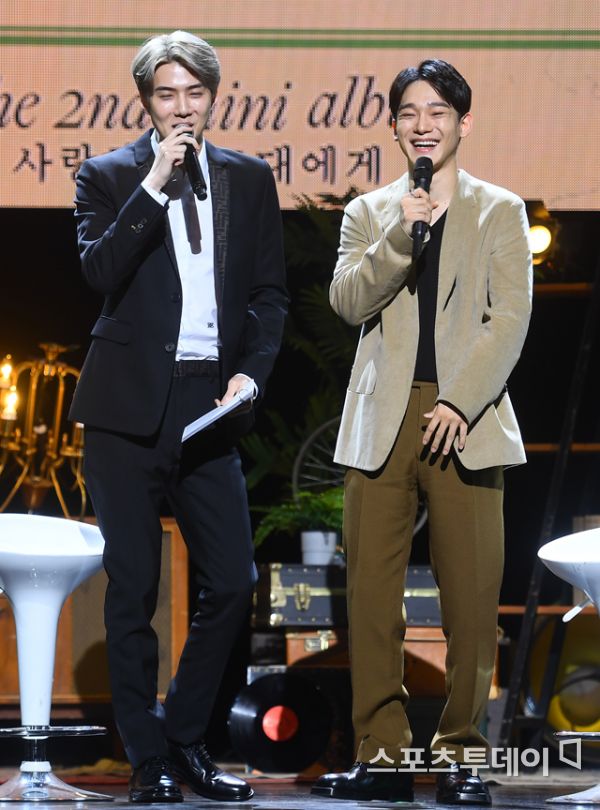 EXO Chens second Mini album To You Love Concert was held at Yes24 Live Hall in Gwangjang-dong, Seoul on the afternoon of the 1st.EXO Sehun, Chen, who attended the Concert on the day, poses: 2019.10.01