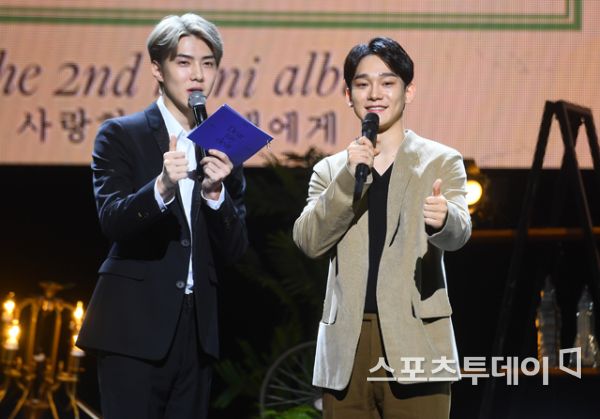 EXO Chens second mini-album, Love to You Concert, was held at Yes24 Live Hall in Gwangjang-dong, Seoul on the afternoon of the 1st.EXO Sehun, Chen, who attended the Concert on the day, poses: 2019.10.01