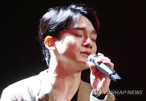 Chen opened a music appreciation meeting at Yes 24 Live Hall in Gwangjin-gu, Gwangjin-gu on the 1st, and released the second Mini album To You Love and talked about the change process.The progress was performed by EXO member Se-hoon.His new album clearly reveals his personality even if he only lists the song titles.To you, A fine thou will not wither, I should not be able to hold you, I do not know, Good night.The words that seemed to have been picked up from my parents love letters had warmth that I could not feel in the cold and fast digital world.This personality is stronger in the title song What do we do?Melody is as dramatic as Lee Munses song in the 1980s and 1990s, and the lyrics that say, I am a bit rustic with a hot heart like this cup of tea are soft without any strong energy.Composer Kenji, who wrote mainly SM singers songs, wrote and composed.Chen said: In fact, my taste is not on the Retro side.Rather, I was worried that Retro would not just follow the trend because it was fashionable. However, this album opened up all possibilities and listened to a lot of advice.When I first solo album, I said, I want to do this, but this time I asked, What do you want to do? The conclusion I made during the production process is that I have to return the love I received, he said. So the title of the album was also made to you who love you.Please think of this album as a letter with what I want to say. Chen participated in the song To You (My Dear) in person, a Brit pop song with a message that even parting was part of a beautiful love.His clean tone is empowered by the romantic melody.If EXO Chen was gorgeous, I wanted to be honest this time, and if I thought about it in the album production process, I would not be accepted genuinely, he said.Asked if he had a goal to achieve with this album, he laughed and laughed.The first solo mini album April, and Flower released in April, seven years after its debut, has long been loved by the spring music charts.Chen said, The love I received last time is so big that I feel burdened if the ranking drops more than that.I do not regret it because I am honest with my gratitude. I will be a person who has a job in front of many people and will have a better impact on you than negative ones in the future, he said. I hope we will all be loved and loved.Second solo album To You Love music appreciation