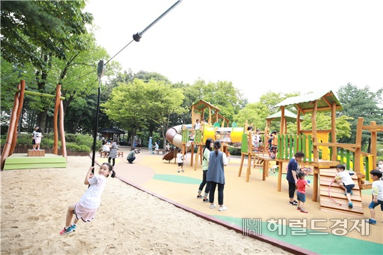어린이놀이터 이미지