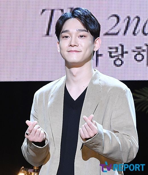 In April Spring, she sang parting; in October Autumn, she sang love; the area where Ballader Jong-Dae Kim could digest was beyond EXO member Chen.The emotion in his voice widened, and deepened.EXO member Chen released his second solo album Dear my death on the 1st.Chen has a similar analogue sensibility with the autumn season mood, and the color and texture have changed from the vocals that were shown in the group EXO.The growth of Balader Jong-dae Kim (Chens real name) was seen.Chen can get a glimpse of the different trends as if they resemble the solo 1st album April 1 and the flower released on October 1 and the solo 2nd album, To You Love.I looked at some elements that would be more interesting to know.# April Spring is a sad farewellThe first solo album, April, and a flower, is a title reminiscent of a poetry book, which made Chen wonder about his expressive power.The album, which took the main theme of the farewell, featured a total of six ballad songs, and Chen also collaborated on the lyrics of the song Flower and conveyed a delicate feeling.Chen was divided into a man preparing for a farewell by watching a lover whose love withered with the first solo title song, Beautiful Goodbye after April.The faint-hearted song was exquisitely matched by Chens ballad breathing.As a result, Chens first album recorded the domestic music charts Olkill just after its release, and he also won two titles as the first singer as a solo singer in the music program.It also topped the charts of 33 countries in iTunes, making it noteworthy the appearance of Chen.#October Autumn to thank you for your loveChen prepared his second solo album, To You, Love, in six months, thanks to the performance of his first album, which introduced a letter format and Chen set his own album title.Unlike the first album, the second album was based on gratitude and love. The album featured six songs and tried various genres.Again, Chen participated in the song To You and wrote a beautiful love.The second solo title song, What We Should We Do (Shall we?), chose a change that incorporates Chens mature vocals into retro pop.The song was written in a warm and easy-to-heart song, which was based on the romantic code and the autumn season.The albums performance is as warm as the atmosphere of the song. The title song What to Do has proved Chens ballad power by taking the top and top of various music charts.This album showed off its global influence by taking the top spot on the charts of 36 countries in iTunes.The automn of Believe and Listen worked, said Chens agency SM Entertainment, and at the same time, it proved its limited-class solo power and confirmed its global popularity once again.I think this album has given Chen a more mature musical sensibility. 