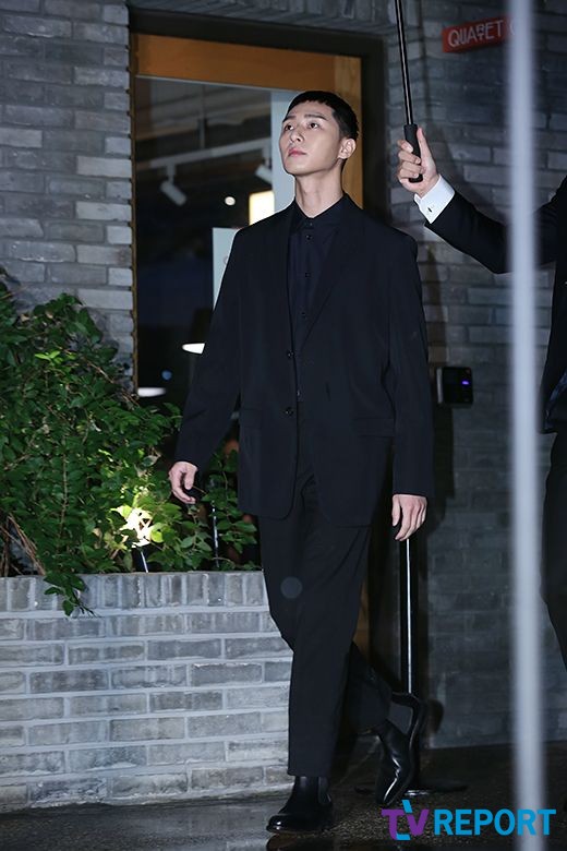 Actor Park Seo-joon attended a brand pop-up store opening party held in Hannam, Hannam-dong Sounds, Seoul City Yongsan District, on the afternoon of the afternoon.
