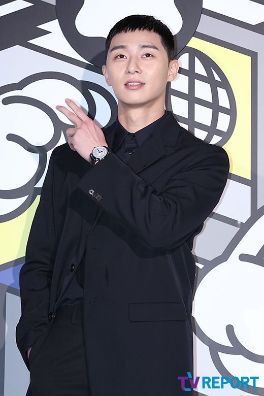 Actor Park Seo-joon attended a brand pop-up store opening party held in Hannam, South Hannam-dong, Seoul City Yongsan District on the afternoon of the afternoon.