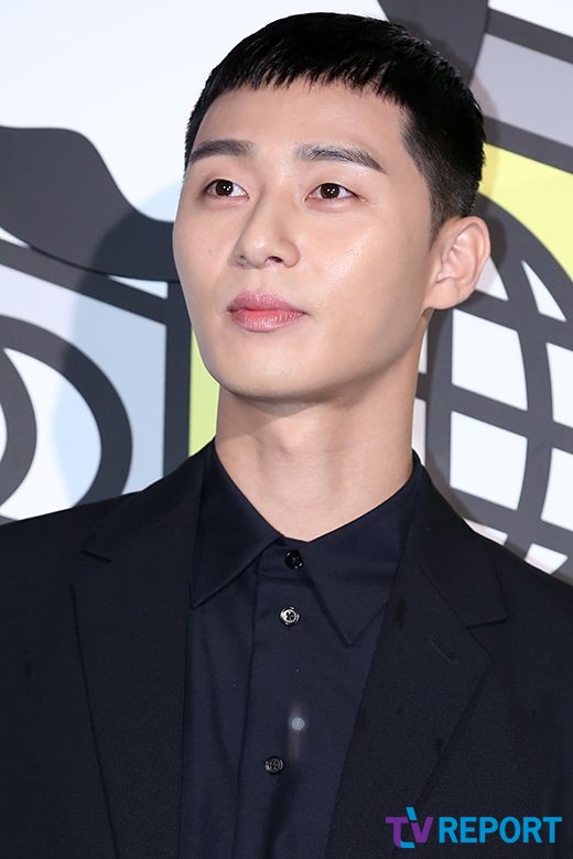 Actor Park Seo-joon attended a brand pop-up store opening party held in Hannam, South Hannam-dong, Seoul City Yongsan District on the afternoon of the afternoon.