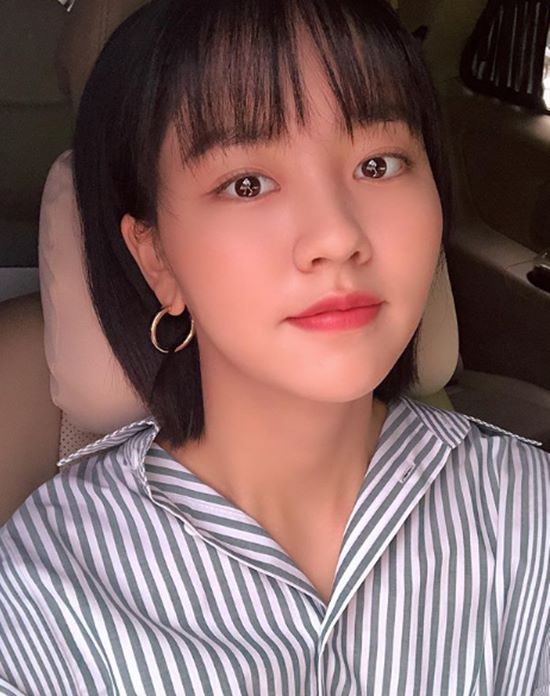 Actor Kim So-hyun showed off his lovely visuals.Kim So-hyun posted a photo on his instagram  on the 2nd.Kim So-hyun is taking a Selfie in the car in the public photo. Kim So-hyun is a hairstyle with a single hairstyle and boasts a more lovely appearance.On the other hand, Kim So Hyun is appearing on KBS 2TV monthly drama Chosun Rocco - Mungdujeon.Photo: Kim So-hyun Instagram  