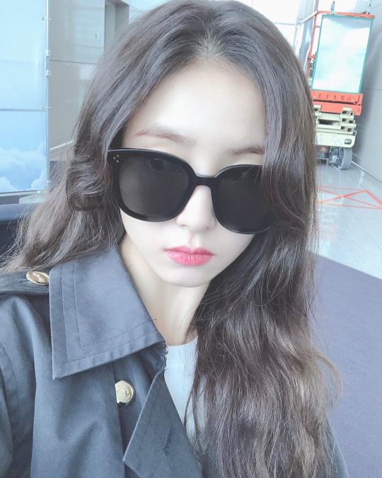 Actor Shin Se-kyung captivates the eye with autumn fashionShin Se-kyung posted a picture on his instagram on the 3rd and reported the recent situation.In the photo, Shin Se-kyung had an autumn atmosphere with a trench coat, where he matched the sunglass to complete a stylish fashion.Beautiful looks, which are not covered by sunglass, attract attention.Shin Se-kyung has been loved by MBCs Goo Hae-ryeong, a new employee, which has recently ended, and is constantly communicating with fans through his personal YouTube channel.
