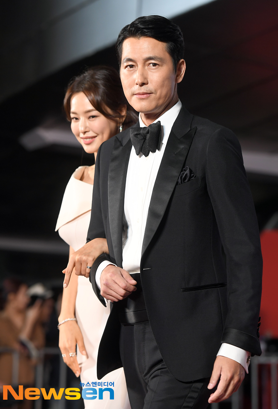 The 24th Busan International Film Festival Opening Ceremony Red Carpet and Photo Wall were held at the Busan Haeundae-gu Film Hall on the afternoon of October 3.Jung Woo-sung attended the ceremony.Jung Yu-jin