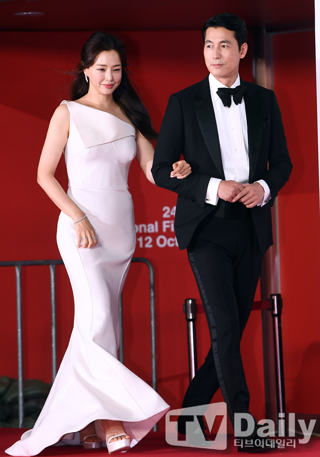 The Red Carpet event was held at the Haeundae District Film Hall in Busan Metropolitan City on the afternoon of the 3rd at the opening ceremony of the 24th Busan International Film Festival (hereinafter referred to as BIFF, Busan International Film Festival).At the opening ceremony of the BIFF, which was played by Actor Lee Ha-nui and Jung Woo-sung as MCs, Actor Kwon Hae-hyo, Lee Dong-hwi, Ryu Seung-ryong, Jin Seon-gyu, Gong Yeo-jeong, Park Myung-hoon, Jang Hye-jin, Tae In-ho, Kim Jun-myeon (EXO guardian), Kim Ji-mi, Seo Ji-seok, Lee Yeol-eum, Kim Bo-sung, Moon Sung-geun, Kim Kyu-joo, Kim Kyu-ri, Kwon Yul Bae Jeong-nam Son Eun-seo Lee Ui-seong Chun Woo-hee Yoo Tae-oh Jeon Seok-ho Lee Jun-hyuk Yeom Hye-ran Lee Joo-young Cho Jung Yoon-ah Jung Ha-dam Eugene Cheetah Baek Jin-young (Gods Seven Jin Young), film director Lim Kwon-taek Jung Il-sung Bongmandae Lee Byung-hun Lee Sang-ho Lee Jang-geun Jeon Gye-soo Lee Sang-geun and Jeong Jeong Jeong-geun Jung Ji-woo attended the ceremony.BIFF will be held from October 3 to 12 at the Haeundae District Film Hall, Nampo-dong, Jung-gu, and Busan Citizens Park. 303 films invited from 85 countries around the world will be introduced.The 24th Busan International Film Festival Opening Ceremony Red Carpet