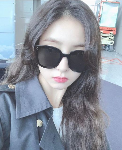 Actor Shin Se-kyung has told me about the recent state of sophisticated feeling.Shin Se-kyung posted a picture on his Instagram on the 3rd.Shin Se-kyung in the photo appears to be an airport; Shin Se-kyung, wearing a sunglass, is making a pointed look and makes a laugh.It also catches the eye with immaculate skin and colorful beautiful looks.Shin Se-kyung is reviewing his next work after the end of MBC drama New Entrepreneur Koo Hae-ryong.