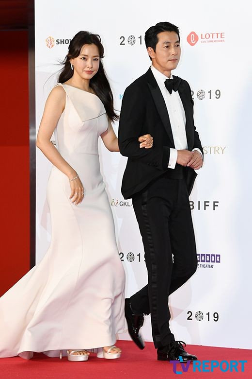 Actor Lee Ha-nui and Jung Woo-sung attend the opening ceremony of the 24th Busan International Film Festival held at the Udong Film Hall in Haeundae-gu, Busan on the afternoon of the 3rd.The 24th Busan International Film Festival-BIFF 2019 is a film festival designed to develop Busan, the birthplace of Korean films, from the central focus of video culture to a cultural and artistic breakdown suitable for the local autonomy era.