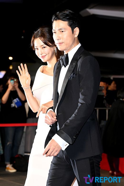 Actor Lee Ha-nui and Jung Woo-sung attend the opening ceremony of the 24th Busan International Film Festival held at the Udong Film Hall in Haeundae-gu, Busan on the afternoon of the 3rd.The 24th Busan International Film Festival-BIFF 2019 is a film festival designed to develop Busan, the birthplace of Korean films, from the central focus of video culture to a cultural and artistic breakdown suitable for the local autonomy era.