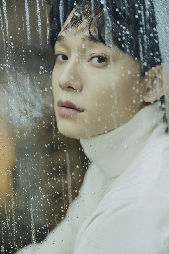 The comeback stage of the male group EXO member Chen will be released for the first time on the 6th.Chen will appear on SBS popular song which will be broadcast on the 6th, and the second Mini album title song What should we do (Shall we?)It is expected to attract viewers with excellent live and delicate sensibility.The title song What We Do (Shall we?) is a retro pop song with a sophisticated mood and romantic melody. It is a good response because it combines the lyrics that are released with analog sensibility about love and the trendy voice of Chen.In addition, this album confirmed Chens solo power once again, including the top 36 iTunes top album charts in the world, the top spot in Chinas largest music site QQ music album sales chart, and the top spot in domestic music charts.Also, the famous American media Billboard reported on Chens release of the new news on its official website on the 2nd (local time), saying, K-pop star Chen returned to his second mini album Dear my dear.The sweet vocalist tells a more positive musical sensibility through the new album. On the other hand, Chen will appear on SBS PowerFM Choi Hwa-jungs Power Time which is broadcasted at 12:00 pm on the 4th.