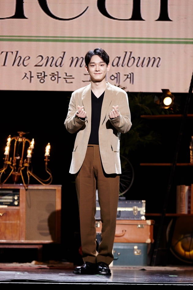 The group EXO Chen has expressed his candid thoughts about his solo album performance, saying he doesnt want to, but the results are also successful.Chen said at a recent mini album commemorating the release of Dear my dear to you, When I made my first mini album, I was worried for a long time.I wanted to put it on the album by asking a lot about what I wanted to say, but this time it was a short time of 6 months, but I had a lot of gratitude to return the love I received than I wanted to convey. So the album itself became a letter format, and the title was also expressed as To You Love. There is a separation in the lyrics themselves, and there is love.All of the previous albums are parting songs, but this time there are many love songs. The time was tight during the recording process, but the results were good after finishing well. Previously, the title song April, and Flower Beautiful Goodbye won the top spot in various music charts and won the title.Asked if he expected a high ranking again, Chen replied, I still expect it and I do not ITZY, so did my last album.I did not expect much and ITZY, but I was naturally burdened with the love I received last time.So even when I selected the title song, I was worried about how to drag it, but as time went by, I put it down more.I really thought that if I honestly put my gratitude and gratitude, I would not regret any result. EXO Chen, To you who love you comeback This time I do not expect much of the first place