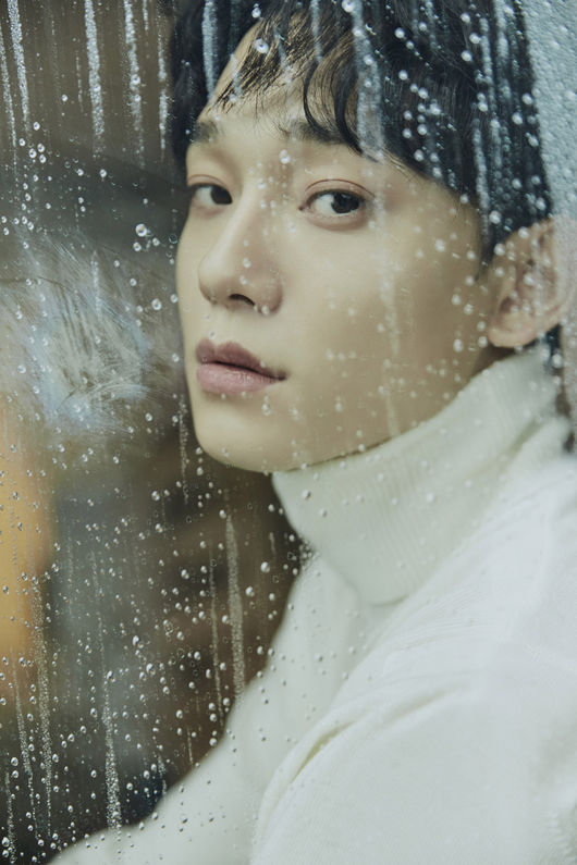 The comeback stage of EXO Chen (a member of SM Entertainment), a limited-edition vocalist, will be broadcast for the first time on October 6.Chen will appear on SBSs Popular Song, which will be broadcast on the 6th, and will be the second Mini album title song, What should we do (Shall we?), It is expected to attract viewers with excellent Love Live! and delicate sensibility.The title song What should we do? (Shall we?) is a retro pop song with a sophisticated mood and romantic melody. It is a combination of lyrics released with analog sensibility about love and trendy voice of Chen.In addition, this album confirmed Chens powerful solo power once again, including the top 36 iTunes top album charts in the world, the top spot in Chinas largest music site QQ music album sales chart, and the top spot in domestic music charts.Also, the famous American media Billboard reported on the official website on the 2nd (local time) that Chens release of the new news, saying, K pop star Chen returned to the second Mini album Dear my death.The sweet vocalist tells a more positive musical sensibility through the new album. On the other hand, Chen will appear on SBS PowerFM Choi Hwa-jungs Power Time which is broadcasted at 12:00 pm today (4th).SM Entertainment