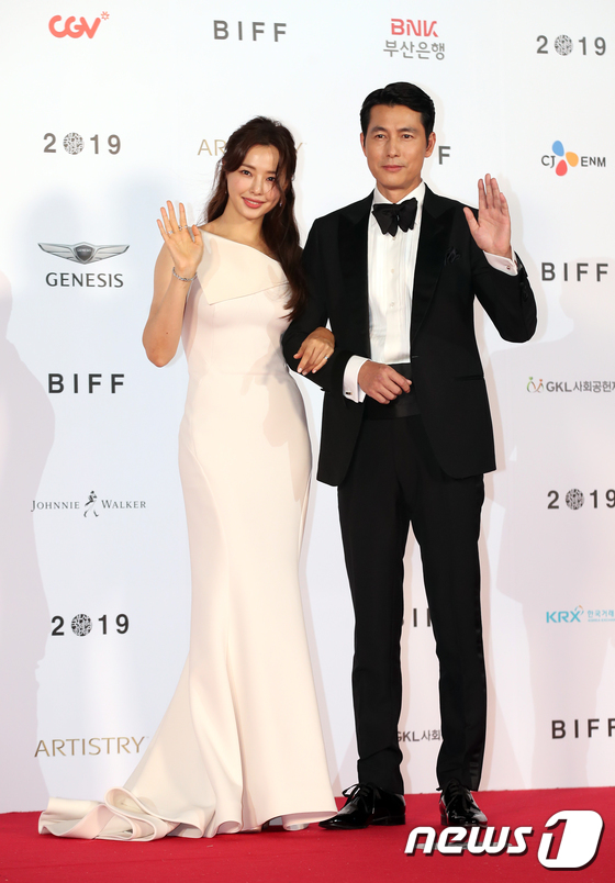 Actor Jung Woo-sung Lee Ha-nui has stepped up as host of the 24th Busan International Film Festival opening ceremony.The 24th Busan International Film Festival opening ceremony was held at the Udong Film Hall in Haeundae-gu, Busan on the afternoon of the 3rd.Jung Woo-sung Lee Ha-nui, who stepped on the red carpet side by side, was baptized with flashes with dazzling visuals.Lee Ha-nui showed off her goddess beauty in a white dress, while Jung Woo-sung completed her warm look in a black tuxedo.Jung Woo-sung announced the start of the festival, saying, We welcome you to the 24th Busan International Film Festival, the best film festival in Asia.I have some sad news about the damage from the typhoon, he said, and I will give deep condolences to the victims.Lee Ha-nui said, It is meant to oppose all discrimination in the world, such as sex, religion, and race, and to pursue diversity. He announced the start of the Busan International Film Festival, which can meet many movies of the world we did not know.At the 24th Busan International Film Festival, 299 films from 85 countries were invited: The opening film is The Way of Horse Thieves. Time and the closing film is To Yoon Hee.It will close on the 12th.