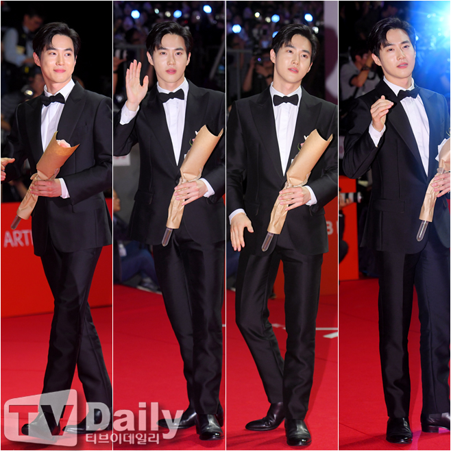 The Red Carpet event was held at the Haeundae District Film Hall in Busan Metropolitan City on the afternoon of the 3rd at the opening ceremony of the 24th Busan International Film Festival.EXO Suho, who attended the opening ceremony of the BIFF, is stepping on the Red Carpet.Actor Kwon Hae-hyo, Lee Dong-hwi, Ryu Seung-ryong, Jin Seon-gyu, Gong Yeo-jeong, Park Myung-hoon, Jang Hye-jin, Tae In-ho, Tae In-seop Suho, Kim Ji-mi, Seo Ji-seok, Lee Yeol-eum, Son Sook Kim Bo-sung, Moon Sung-geun, Kim Kyu-joo, Cho Jin-woong, Um Jung-hwa, Kwon Jung- Yoo Tae-oh Jeon Seok-ho Lee Jun-hyuk Yeom Hye-ran Lee Joo-young Cho Jung-seok Lim Yoon-ah Jung Ha-dam Eugene Cheetah Baek Zin-young (God Seven Jin Young), film director Lim Kwon-taek Jung Il-sung Bongmandae Lee Byung-hun Lee Sang-ho Lee Jang-ho Lee Dong-geun Jeon Gye-keun Lee Sang-keun and others attended the ceremony.BIFF will be held from October 3 to 12 at the Haeundae District Film Hall, Nampo-dong, Jung-gu, and Busan Citizens Park. 303 films invited from 85 countries around the world will be introduced.Opening Ceremony of 24th Busan International Film Festival